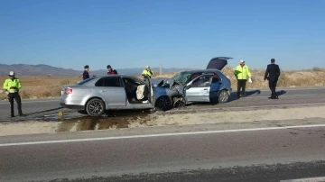 Uşak’ta trafik kazası: 1 ölü, 4 ağır yaralı
