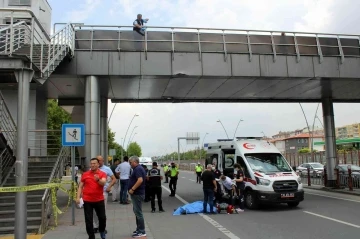 Üst geçitten düşen kadın hayatını kaybetti
