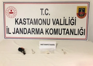 Uyuşturucu madde ile yakalanan şahıs gözaltına alındı
