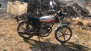 Uyuşturucu taciri çalıntı motosikletle yakalandı
