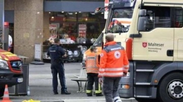 Üzerine heykel düşen çocuk hayatını kaybetti