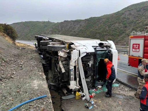 Üzümlü’de tır devrildi: 1 yaralı
