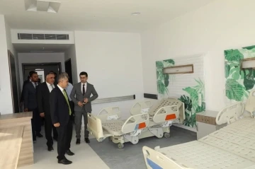 Vali Çelik, Niğde Ömer Halisdemir Eğitim ve Araştırma Hastanesi’nde incelemelerde bulundu
