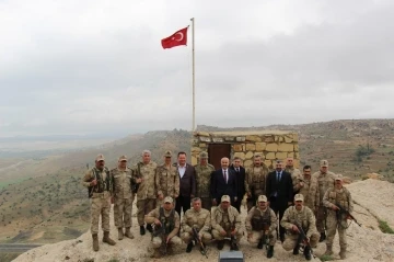 Vali Demirtaş güvenlik güçleri ile bayramlaştı
