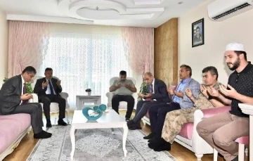 Vali Elban, 15 Temmuz şehitlerinin ailesini ziyaret etti