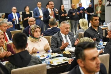 Vali Ersin Yazıcı, vatandaşlarla iftar yaptı