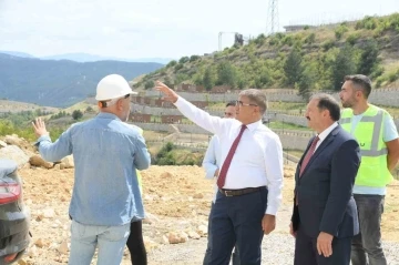 Vali Gürel, millet bahçelerindeki çalışmaları inceledi
