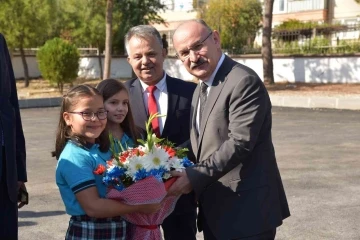 Vali Karadeniz, Eğitim Öğretim Yılı heyecanına ortak oldu
