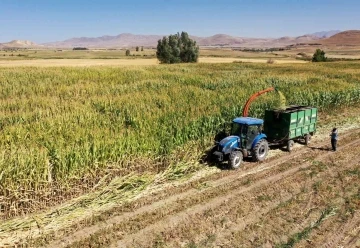 Van Büyükşehir Belediyesinden üreticilere makine desteği
