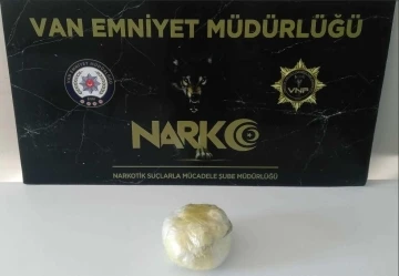 Van’da 1 kilo 25 gram metamfetamin ele geçirildi
