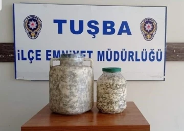 Van’da 30 kilo otlu peynir çalan 2 şüpheli yakalandı
