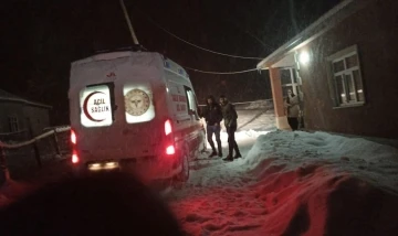 Van’da karlı yollar açılarak hastalara ulaşıldı
