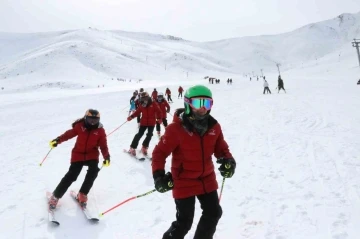 Van’da kayak sezonu 2 ay geç başladı
