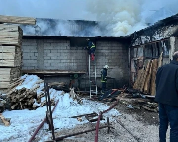 Van’da marangozlar sitesinde iş yeri yangını
