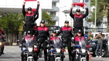 Van’da motosikletli polis timleri görevde
