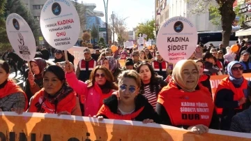 Van’da &quot;Kadına Şiddete Hayır&quot; yürüyüşü yapıldı
