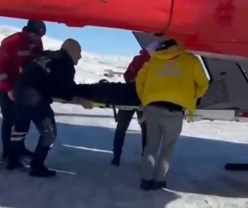 Van’da şiddetli karın ağrısı olan hasta için helikopter havalandı
