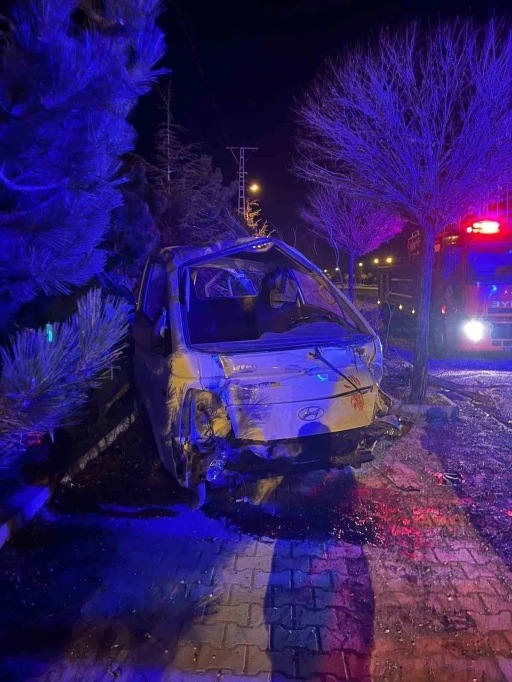 Van’da takla atan minibüsteki 3 kişi yaralandı
