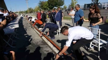 Van’da tek şişte yapılan 65 metrelik kebap dakikalar içerisinde tüketildi
