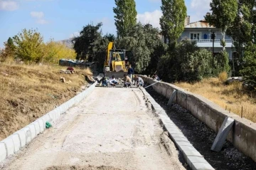 Van’daki mezarlıklarda bakım ve onarım çalışması
