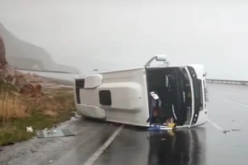 Van’da trafik kazası: 16 yaralı