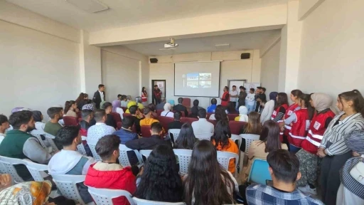 Varto’daki üniversite öğrencileri için ‘Çarşamba Semineri’ başladı
