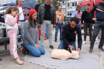 Vatandaşlara arama-kurtarma ve ilk yardım eğitimi
