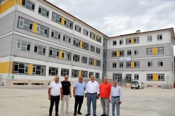 Veliler inşaatın tamamlanıp, okulun açılmasını istedi