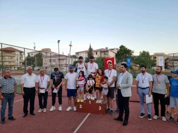 Veteran kort tenis turnuvası düzenlendi
