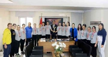 Voleybolda şampiyonluk kupası GKV’nin