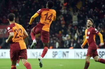 Wilfried Zaha bu sezonki 10. golünü
