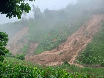 Yagi Tayfunu Tayland’a ulaştı: 4 ölü
