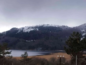 Yağmur yerini kara bıraktı, dağlar beyaz örtüyle kaplandı
