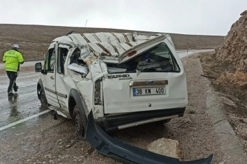 Yağmurla kayganlaşan yol kazaya neden oldu, 5 yaralı