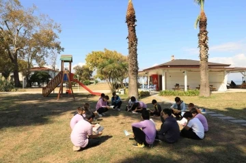 Yalova’da öğrencilerden açık hava kitap okuma etkinliği
