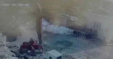 Yangın tüpü bomba gibi patladı, o anlar güvenlik kamerasına yansıdı
