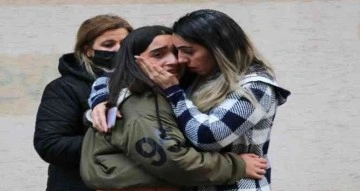 Yangından etkilenen genç kız ve annesi gözyaşlarına boğuldu