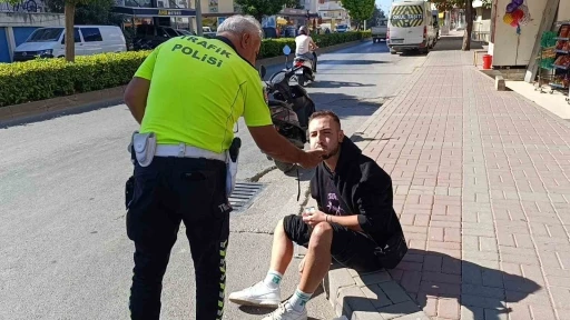 Yaralanan motosiklet sürücüsü hastaneye gitmeyi kabul etmedi
