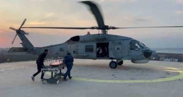 Yaralı depremzede askeri helikopterle hastaneye nakledildi