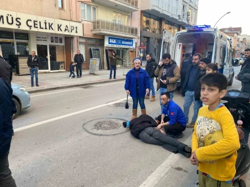 Yaralıya ilk müdahaleyi yoldan geçen hasta nakil ambulansı ekipleri yaptı
