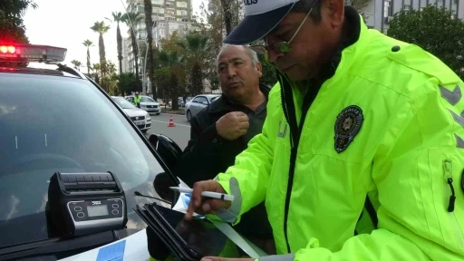 Yayalara yol vermediği için ceza yedi, &quot;Yaya yolunda kimse yoktu&quot; diye savunma yaptı
