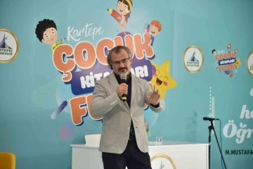 Yazar Aslanhan: &quot;Okuduğunuz kitaplar geleceğinizi belirler&quot;
