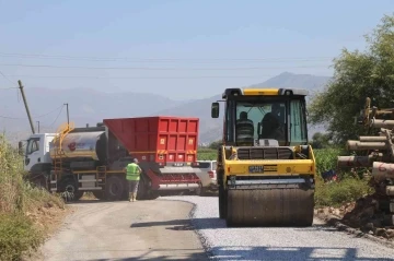 Yeni asfaltlama aracı ile Efeler’de ulaşım rahatlıyor
