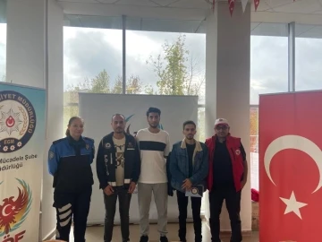 Yeni öğrencilere polislerden bilgilendirme
