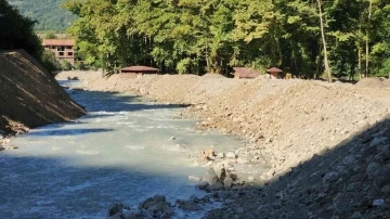 Yenice’de sel sonrası yenileme çalışmaları devam ediyor
