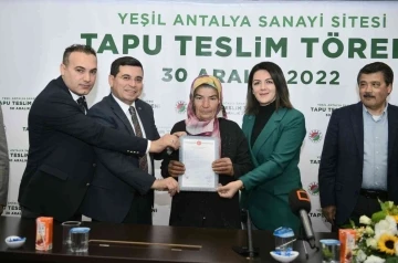 Yeşil Antalya Sanayi Sitesi’nin tapuları hak sahiplerine teslim edildi
