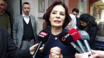 Yeşilçam’ın yıldızı Hülya Koçyiğit, Bursalı şehit astsubayın ailesini ziyaret etti
