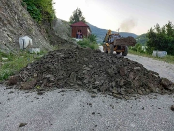 Yılda yaklaşık 350 bin ziyaretçiyi ağırlayan “Erfelek Takım Şelaleleri” yolunu özel mülk gerekçesiyle kapattı
