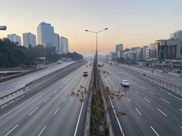 Yılın ilk günü İstanbul’da yollar bomboş
