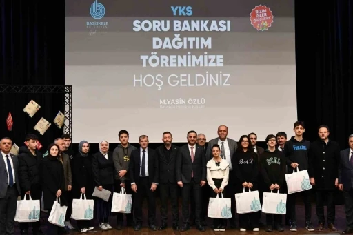 YKS’ye hazırlanan öğrencilere soru bankası seti desteği
